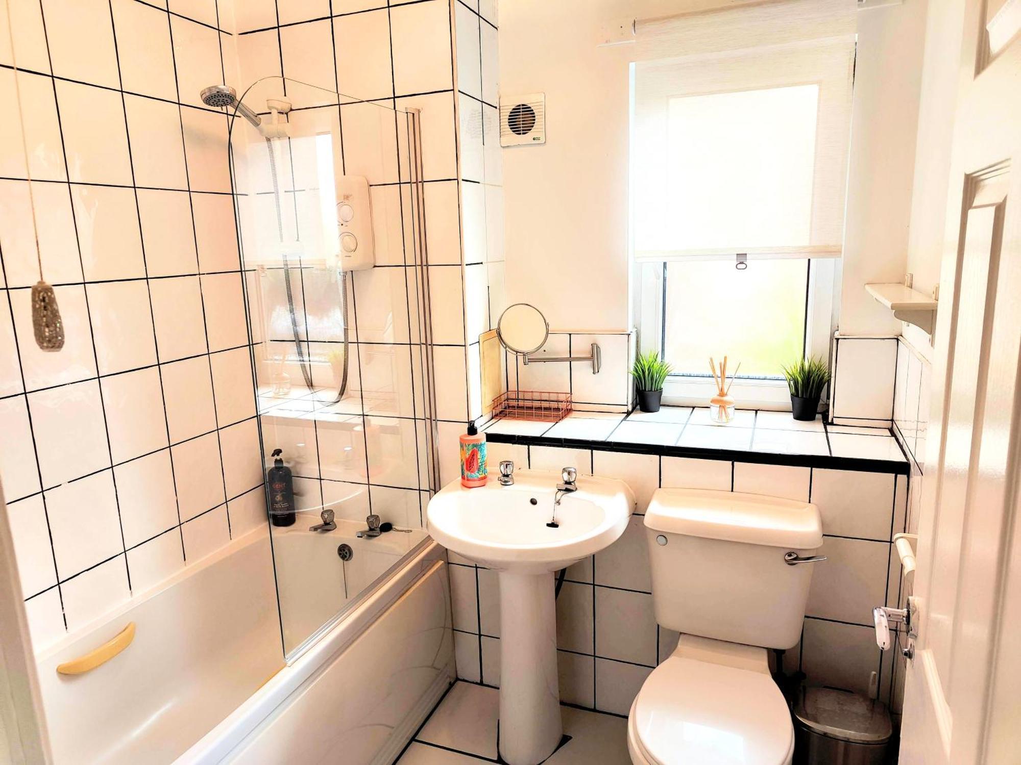 La Casita, Quarry - 2 Bedroom Entire Apartment With Free Parking Glasgow Exterior photo
